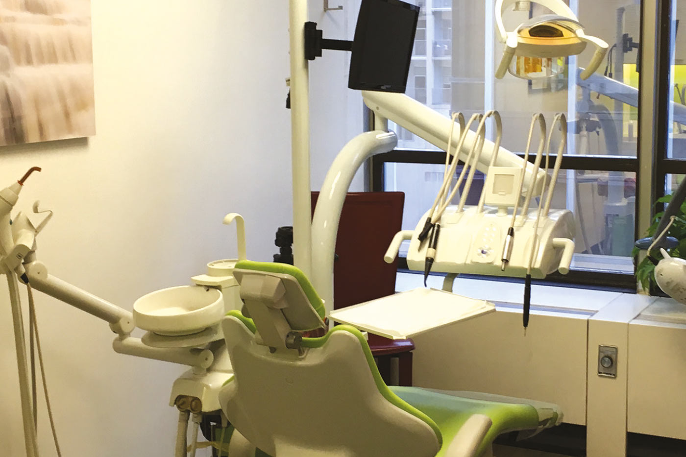 Gefinor Dental Clinic Chair & Tools