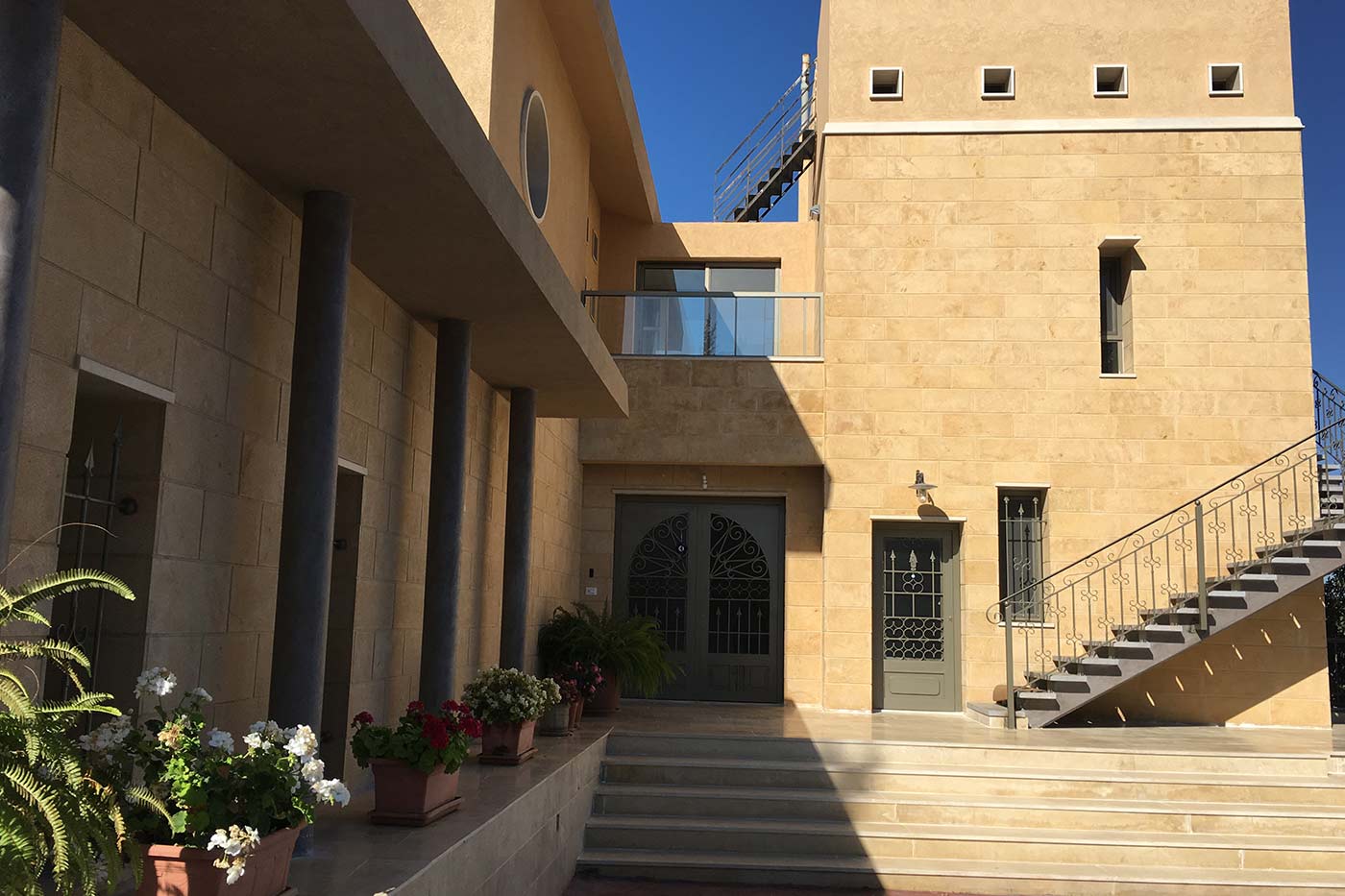 Hisham Merhi Villa - Luxury Mountain Villa