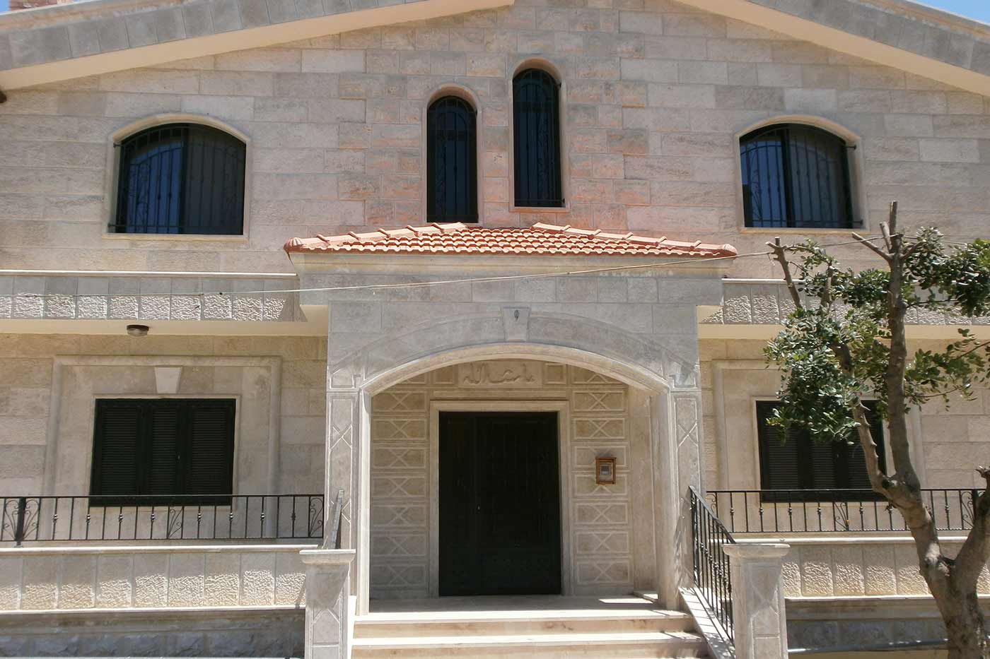Merhi Villa - Front View Entrance